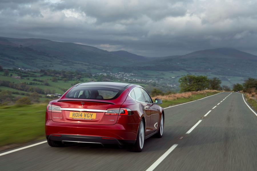  Tesla Model S P85+ 2014 года  (UK) (фото 11 из 30)